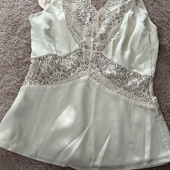 CAMILA COELHO Delaney Top - Picture 12 of 13